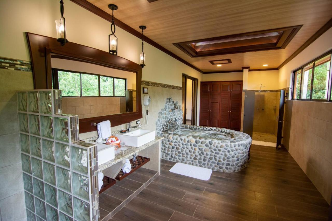 Hotel Arenal Springs Resort & Spa La Fortuna Eksteriør bilde Bathroom