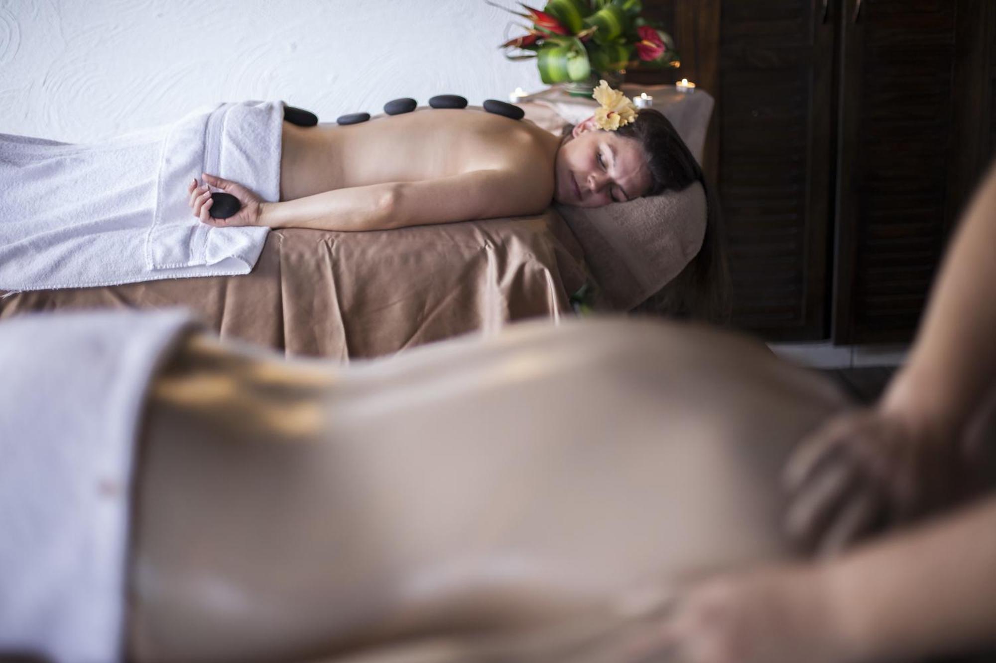 Hotel Arenal Springs Resort & Spa La Fortuna Eksteriør bilde Hot stone massage